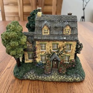 Thomas Kinkade Lamplight Village piece